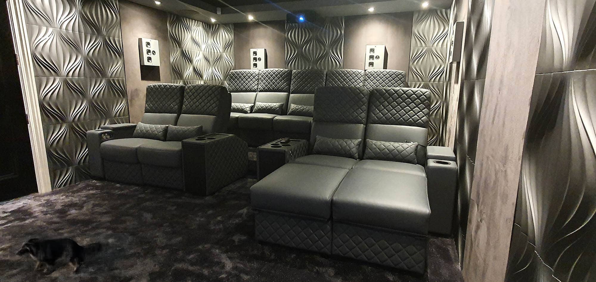 Cedia_Venice_Installation_2_optimzed Kopie Die Experten für maßgeschneiderte Heimkinolösungen