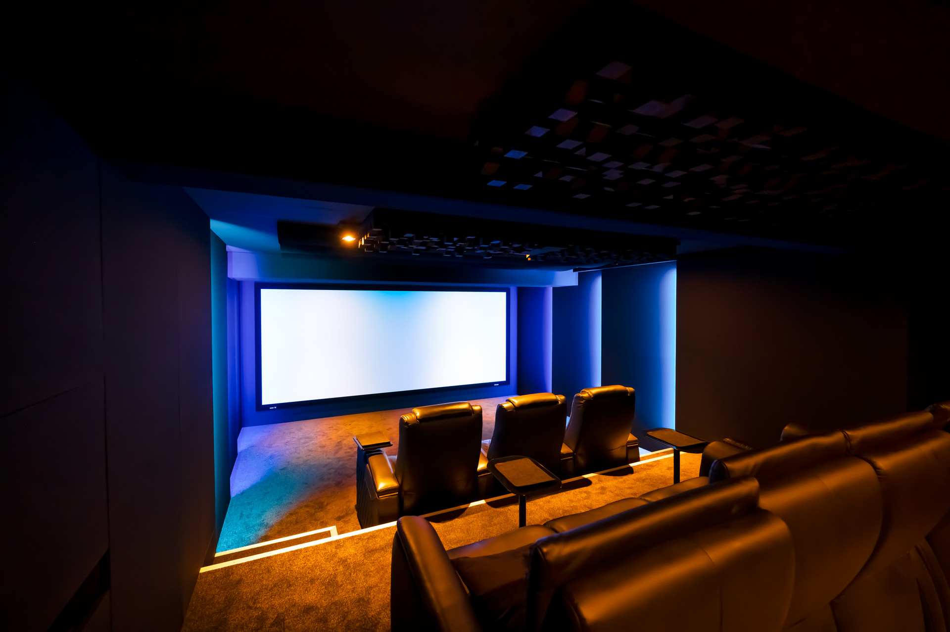 Heimkinobau-GmbH-Heimkino-Projekt-DSC_1982 Die Experten für maßgeschneiderte Heimkinolösungen