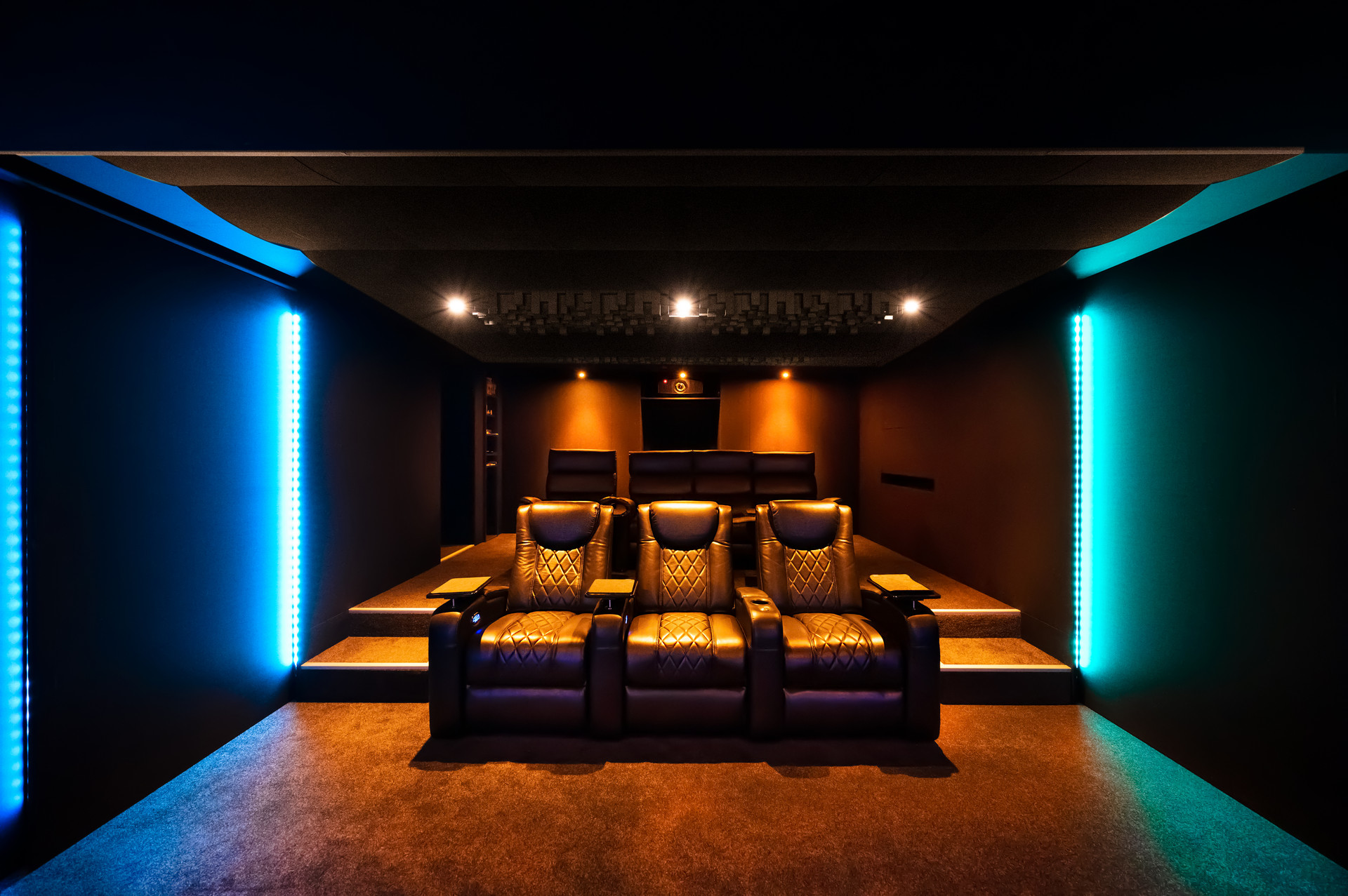 Heimkinobau-GmbH-Heimkino-Projekt-DSC_1999 Die Experten für maßgeschneiderte Heimkinolösungen