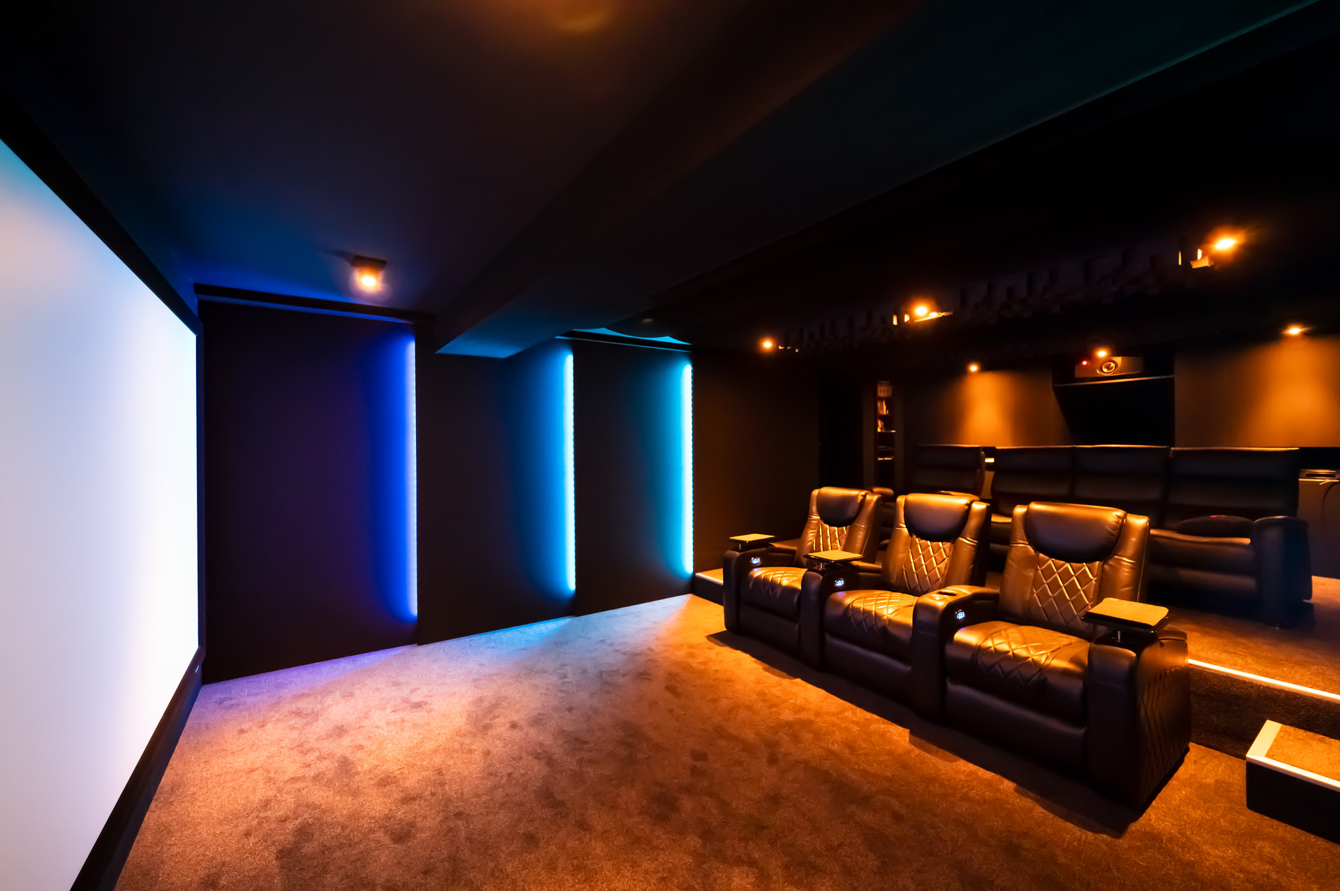 Heimkinobau-GmbH-Heimkino-Projekt-DSC_2017 Die Experten für maßgeschneiderte Heimkinolösungen