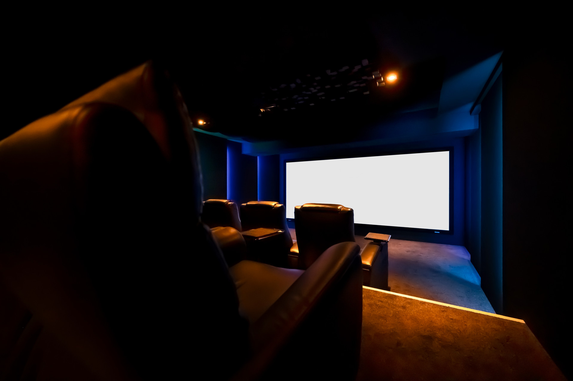 Heimkinobau-GmbH-Heimkino-Projekt-DSC_2045 Die Experten für maßgeschneiderte Heimkinolösungen