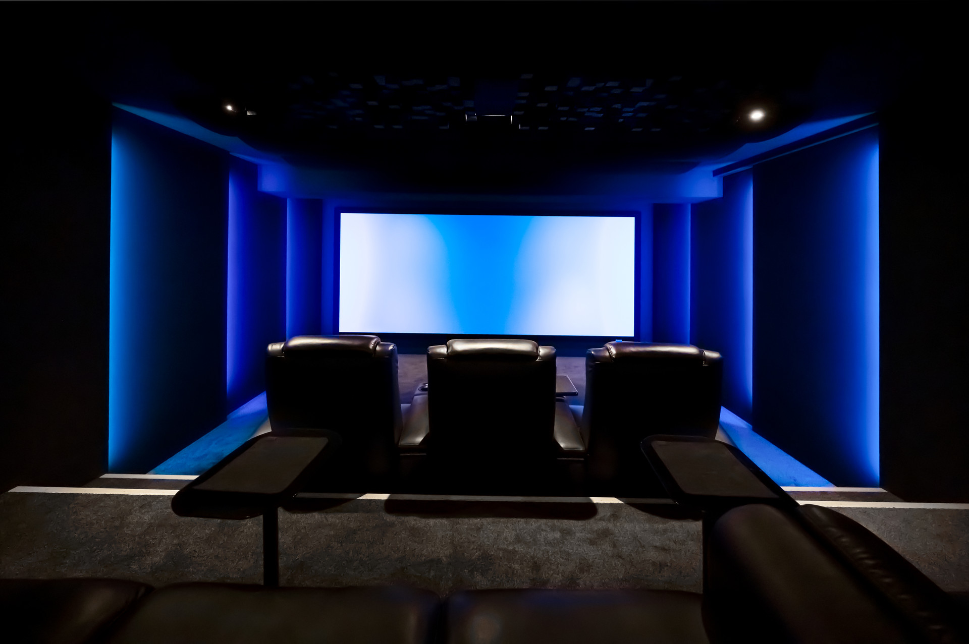 Heimkinobau-GmbH-Heimkino-Projekt-DSC_2054 Die Experten für maßgeschneiderte Heimkinolösungen