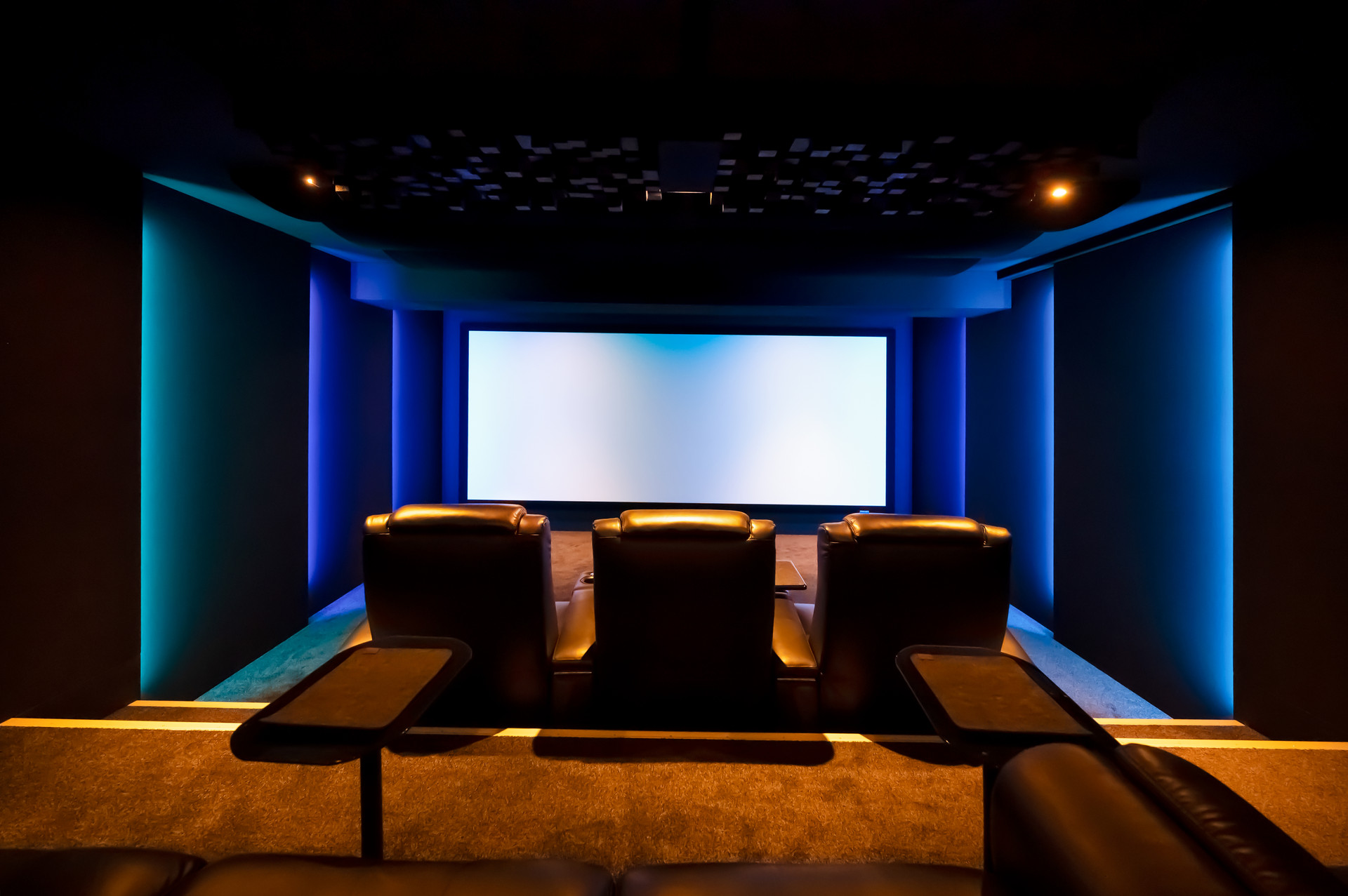 Heimkinobau-GmbH-Heimkino-Projekt-DSC_2057 Die Experten für maßgeschneiderte Heimkinolösungen