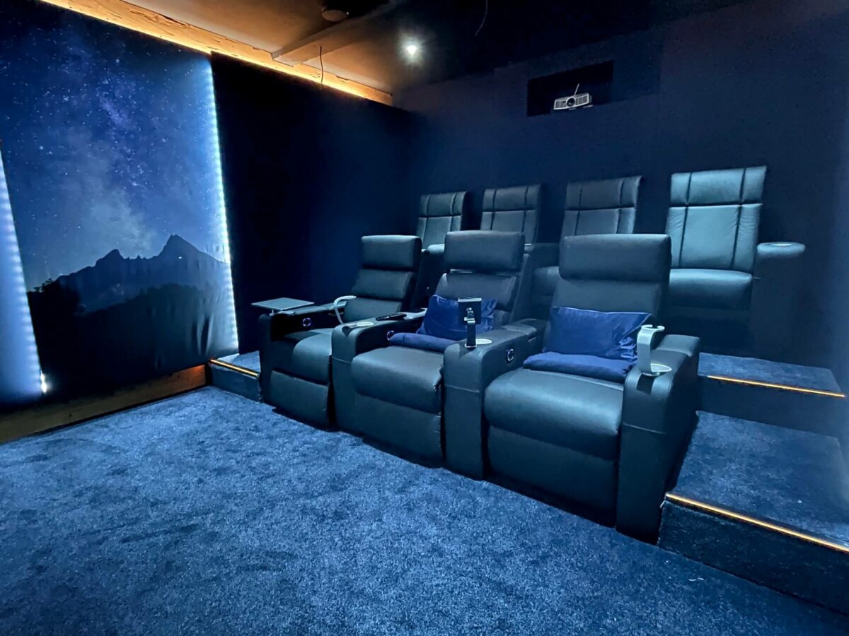 Projekte-Heimkinobau-GmbH-IMG_0227-1200×900 Die Experten für maßgeschneiderte Heimkinolösungen