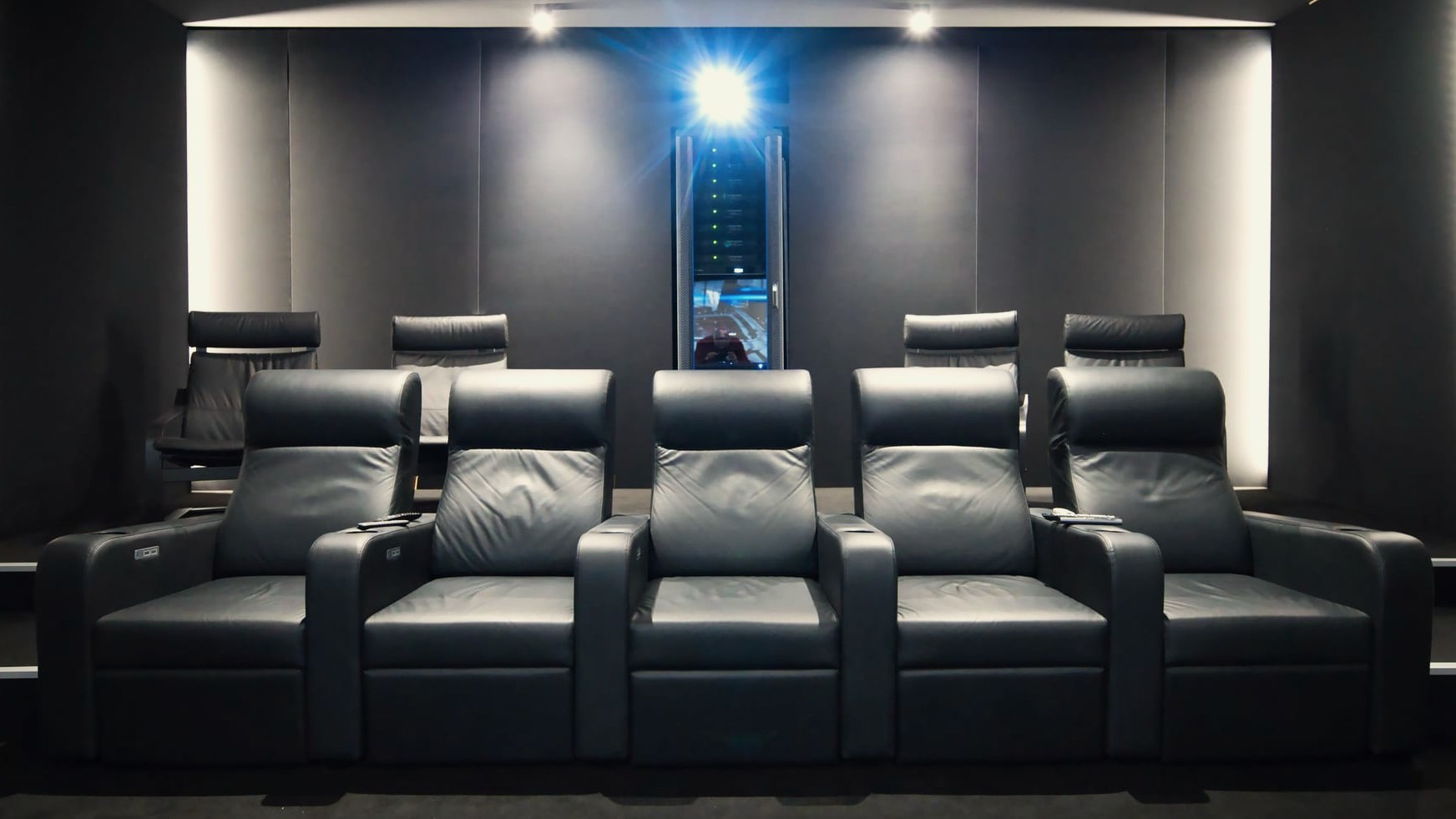 Was kostet ein Heimkino? Praxisbeispiel eines 80.000-Euro-Heimkinos